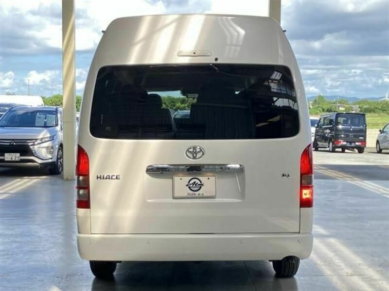 HIACE COMMUTER-21