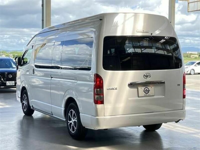 HIACE COMMUTER-22