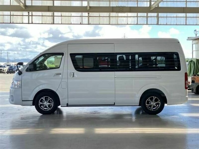 HIACE COMMUTER-23