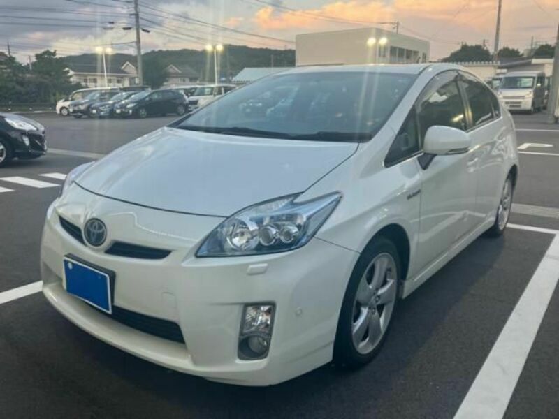 TOYOTA　PRIUS