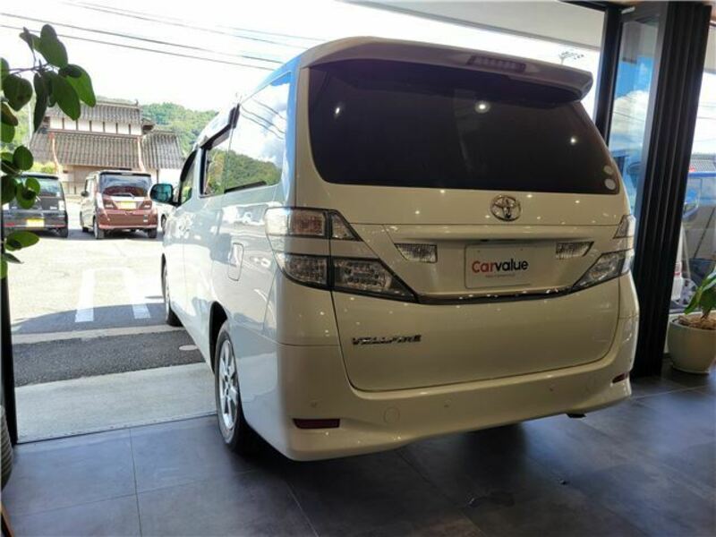 VELLFIRE-11