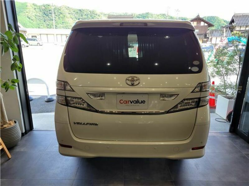 VELLFIRE-13