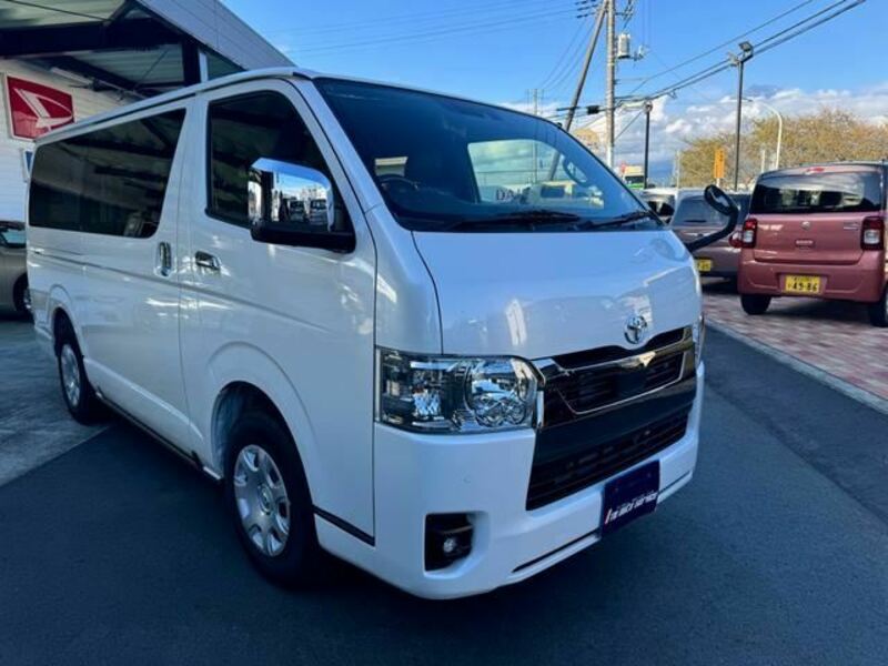 TOYOTA　HIACE VAN