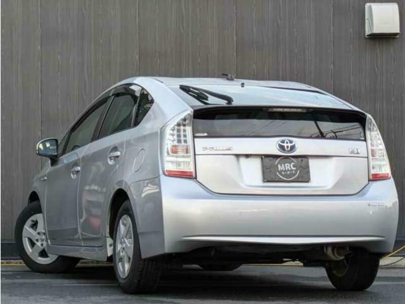 PRIUS-4