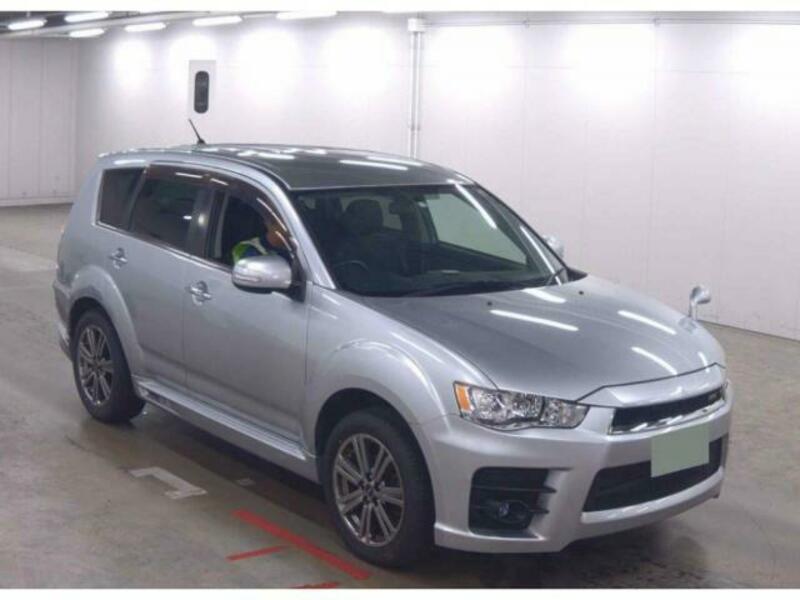 MITSUBISHI　OUTLANDER