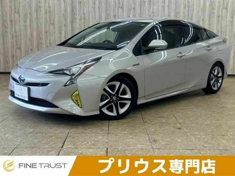 TOYOTA　PRIUS