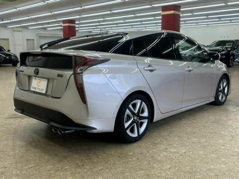 PRIUS-16