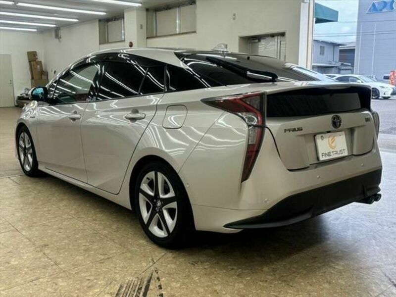 PRIUS-17