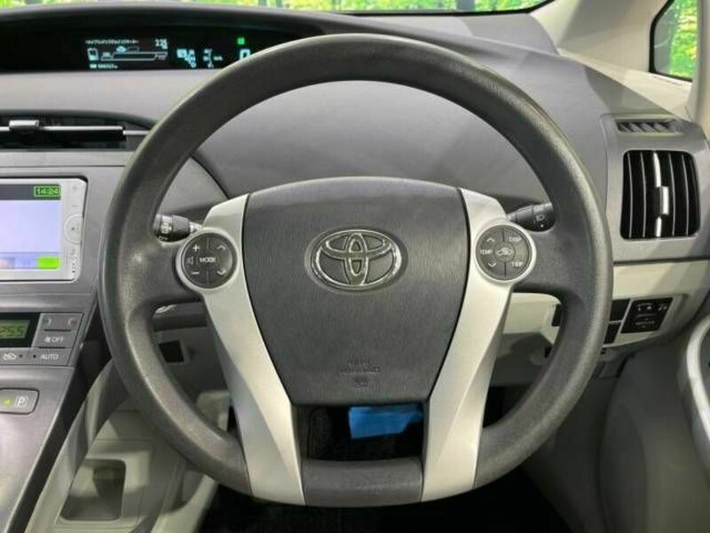 PRIUS-8