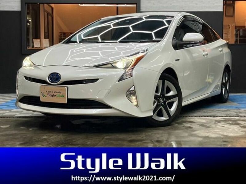 TOYOTA　PRIUS