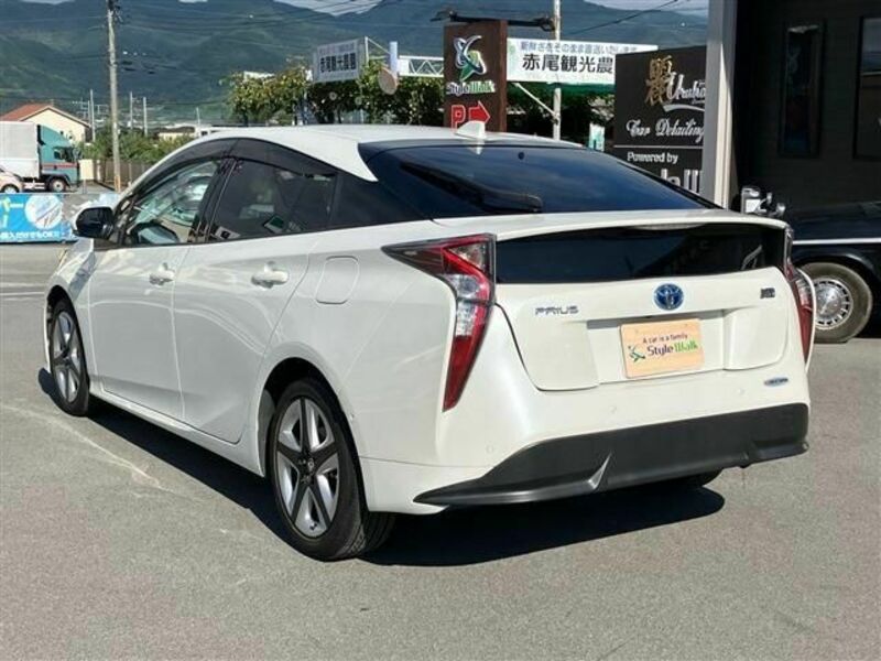 PRIUS-6