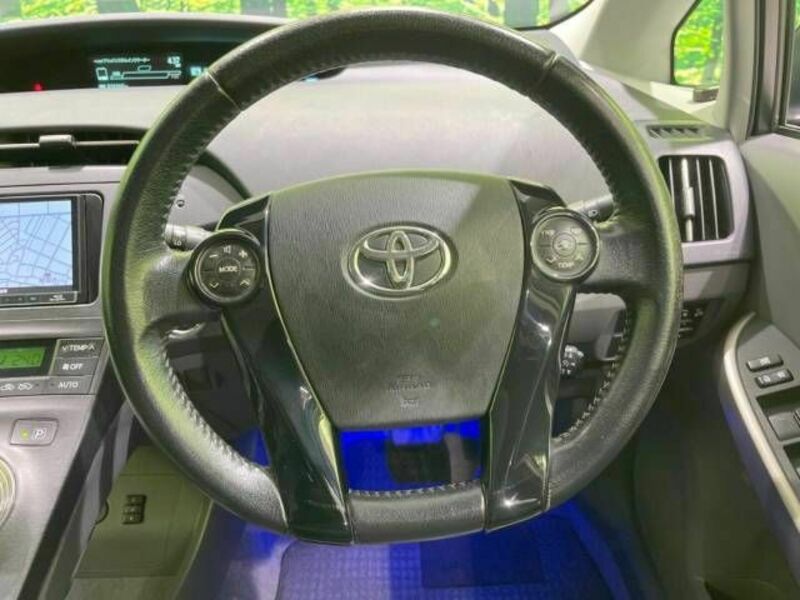 PRIUS-8