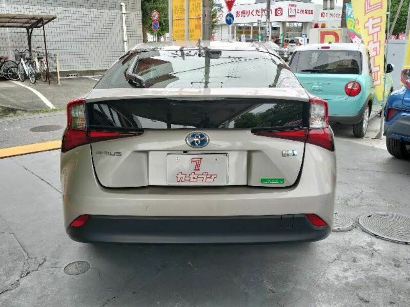 PRIUS-11