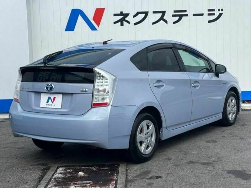 PRIUS-17