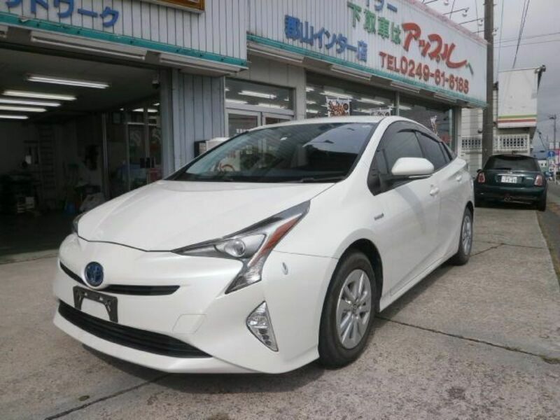 TOYOTA　PRIUS