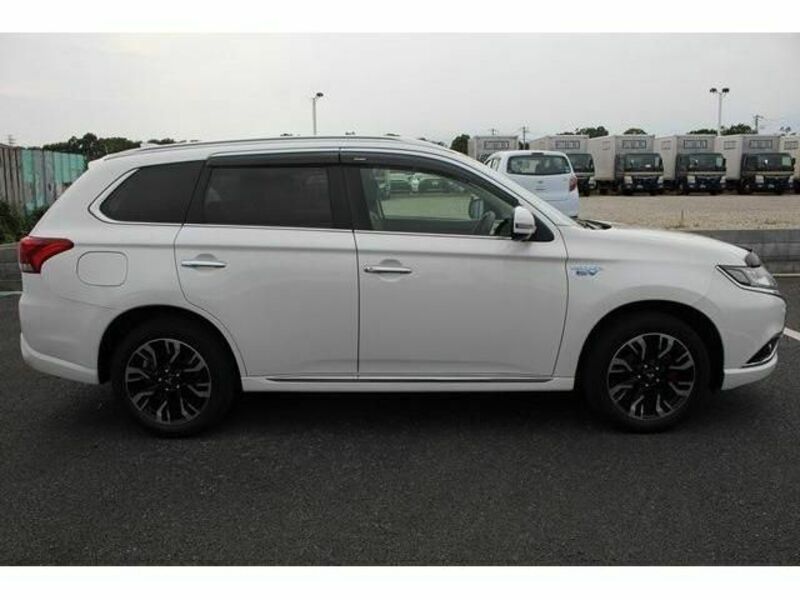 OUTLANDER PHEV-8