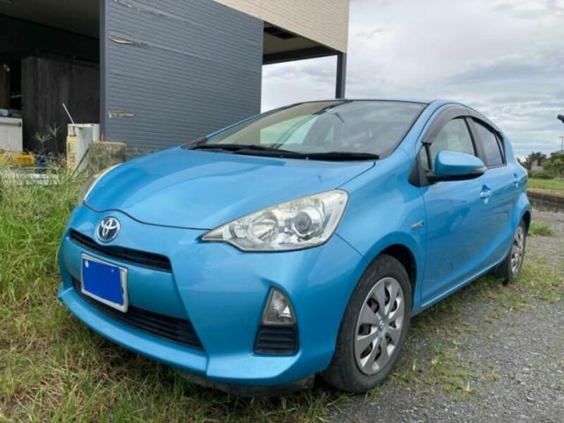 TOYOTA　AQUA