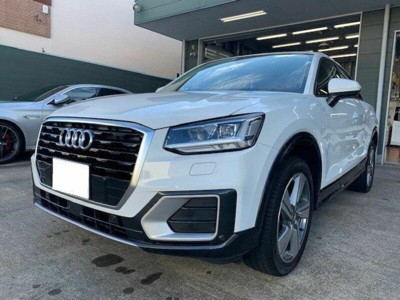 AUDI　Q2