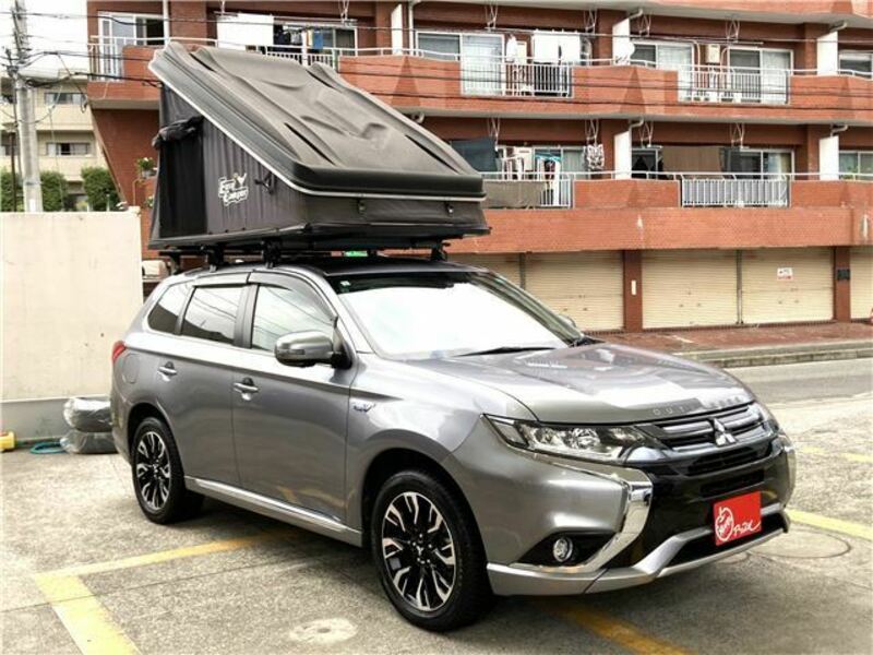 MITSUBISHI　OUTLANDER PHEV