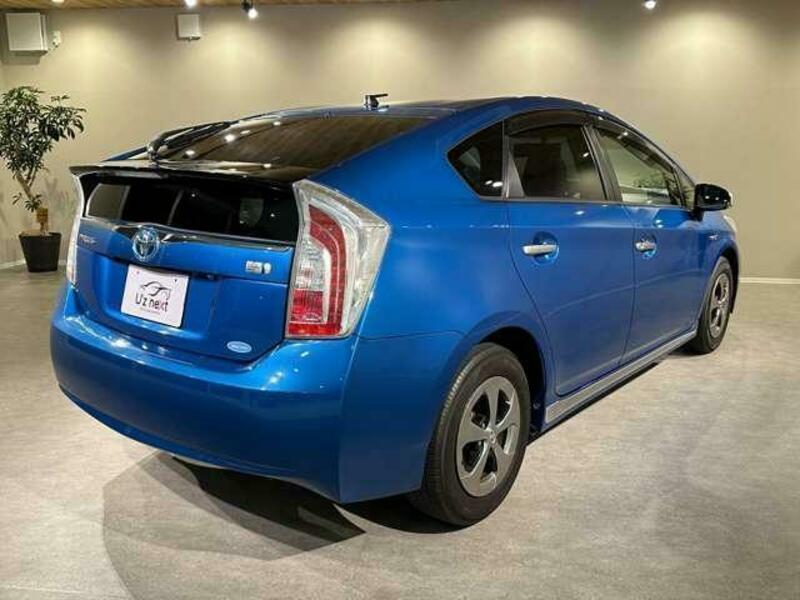 PRIUS-13