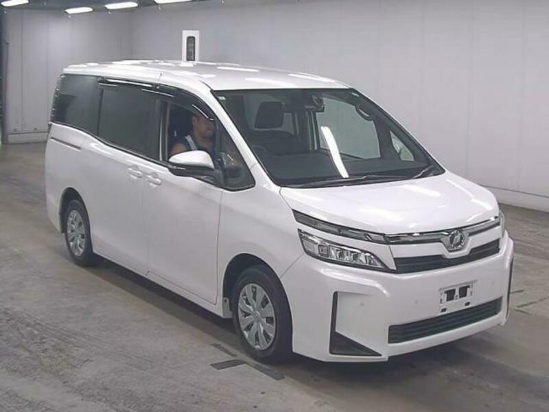 TOYOTA　VOXY