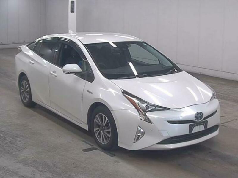 TOYOTA　PRIUS