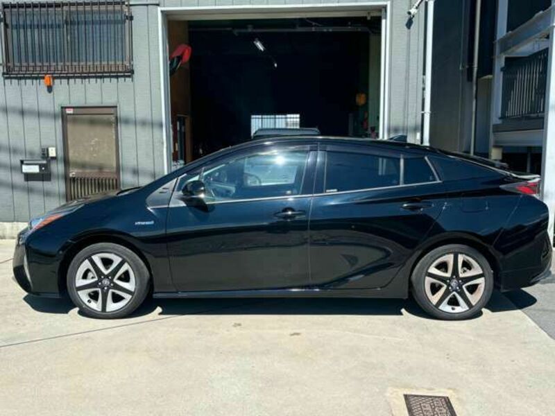 PRIUS-11