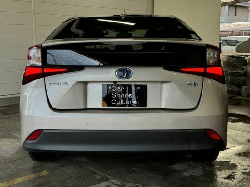 PRIUS-8