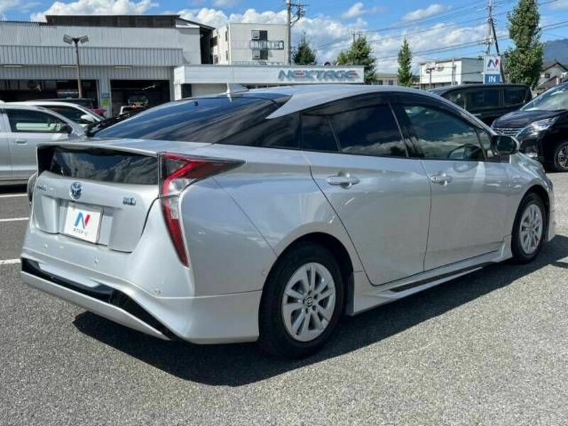 PRIUS-17