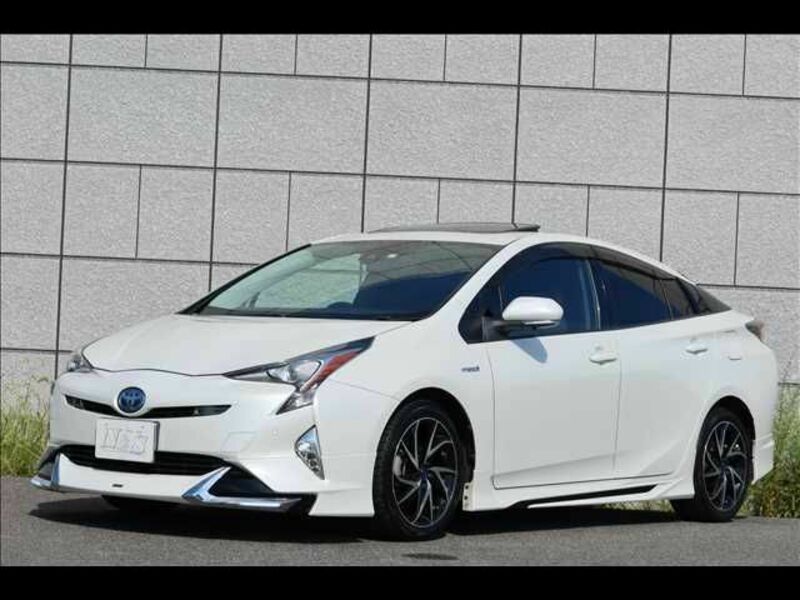 TOYOTA　PRIUS