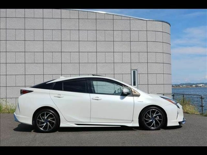 PRIUS-6