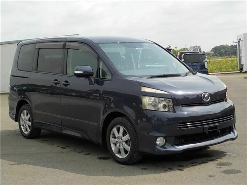 TOYOTA　VOXY