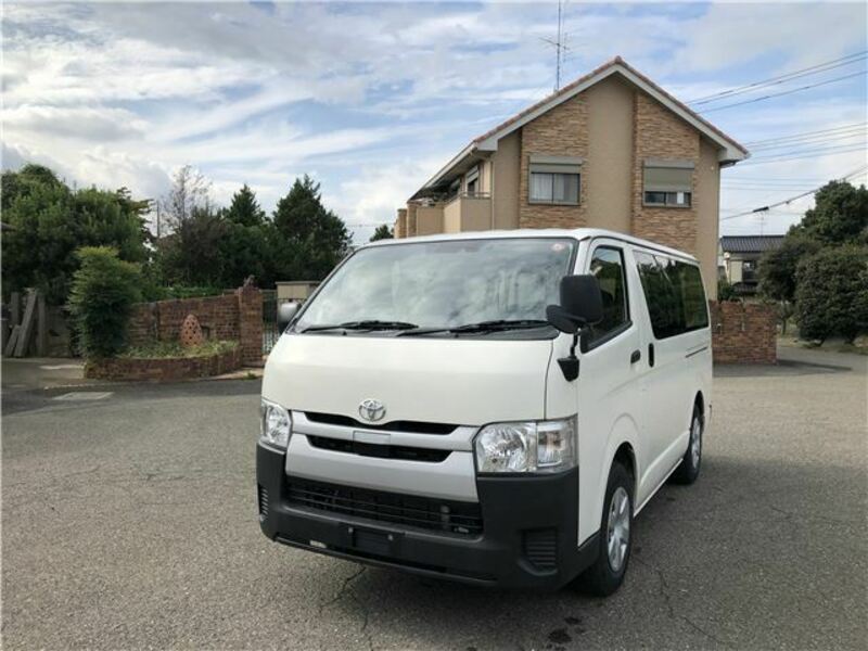 TOYOTA　HIACE VAN