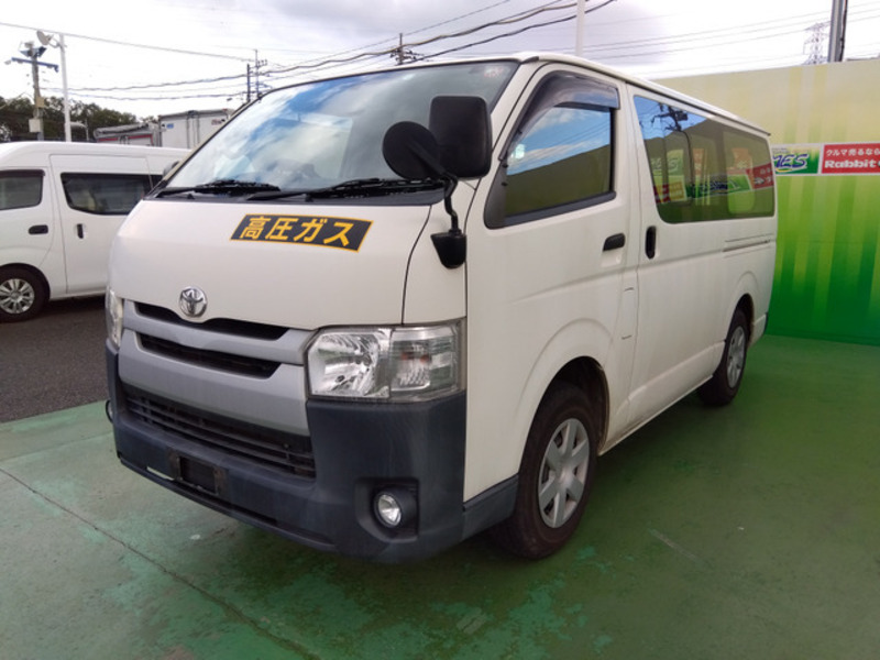 TOYOTA　HIACE VAN