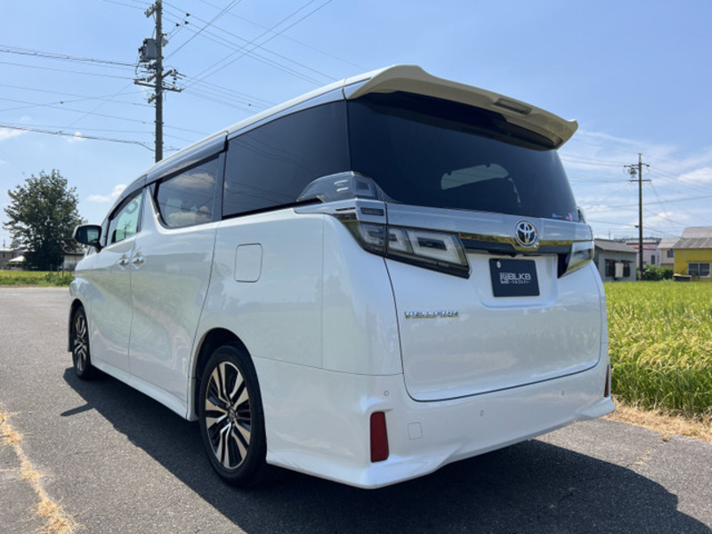 VELLFIRE-9