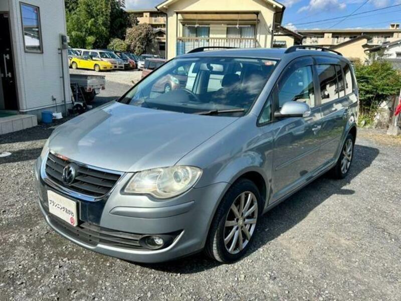 VOLKSWAGEN　GOLF TOURAN