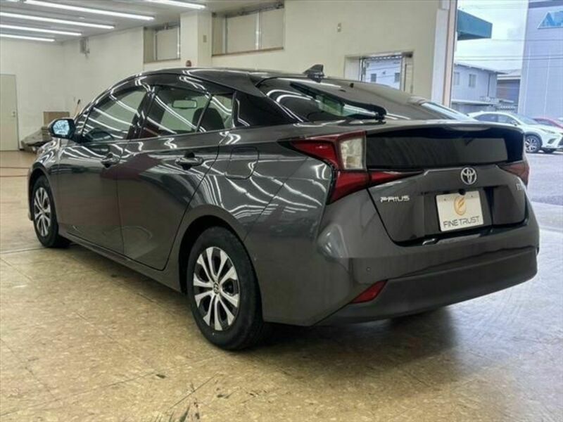 PRIUS-17