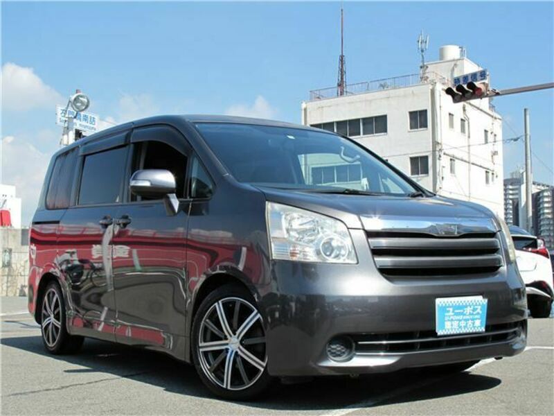 TOYOTA　NOAH