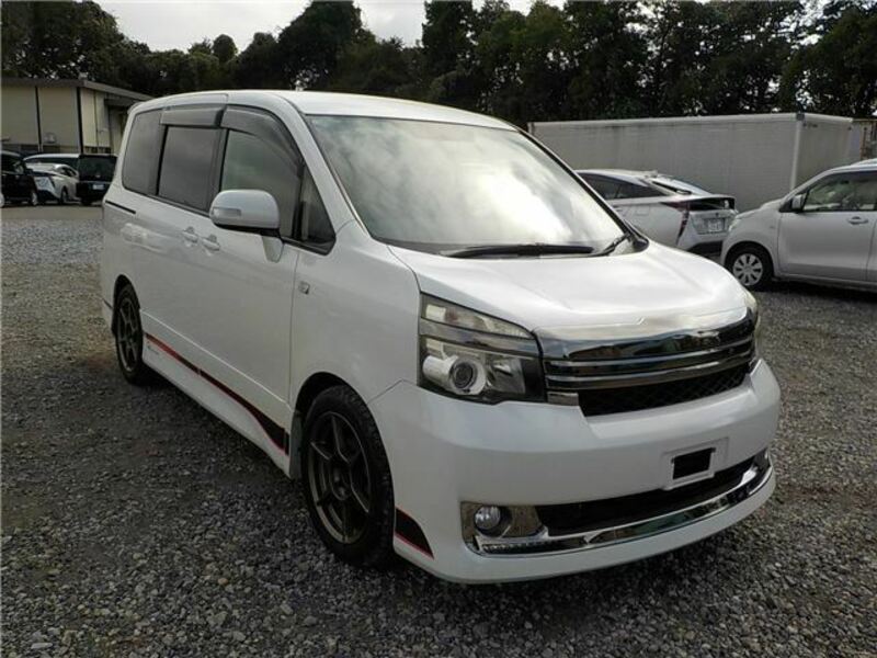 TOYOTA　VOXY