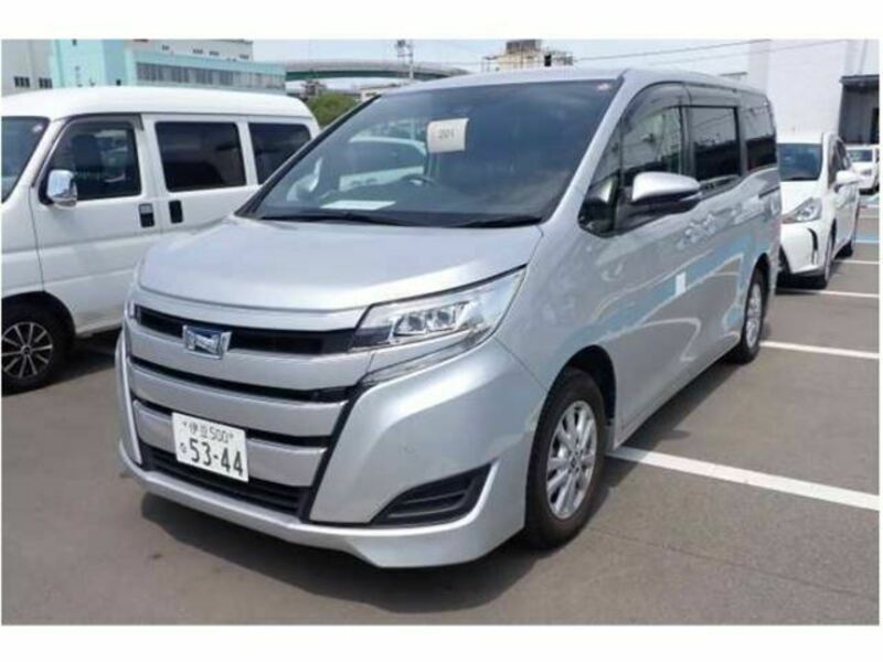 TOYOTA　NOAH