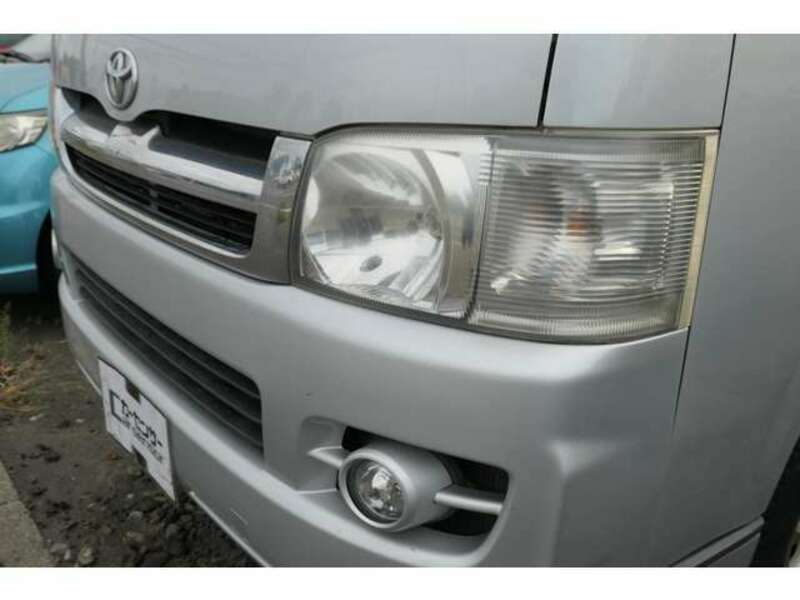 HIACE VAN-1