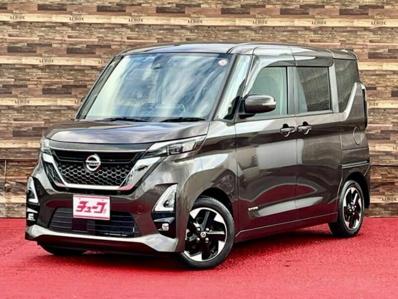 NISSAN　ROOX