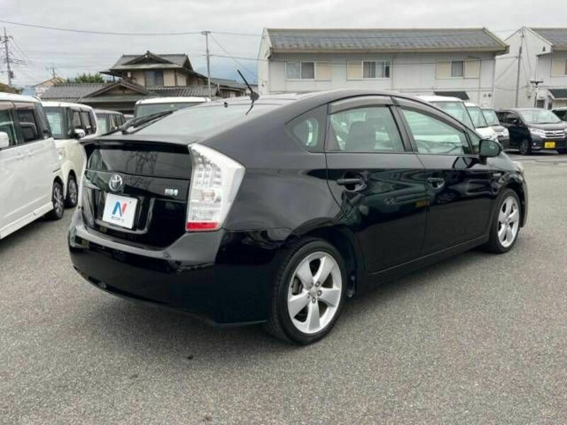 PRIUS-17