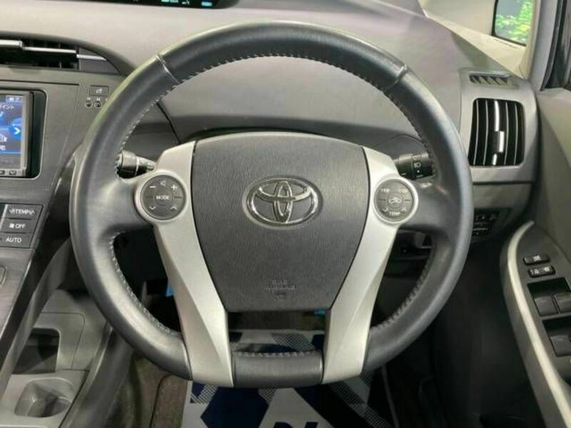 PRIUS-11