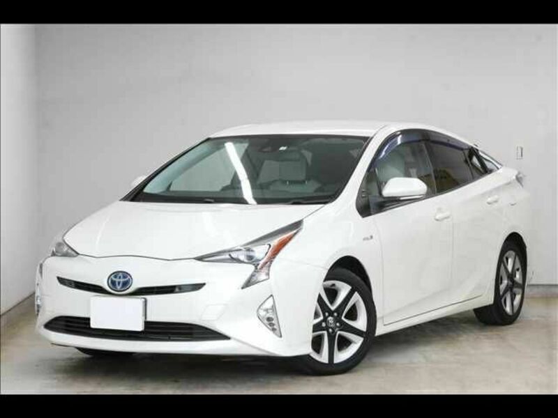 TOYOTA　PRIUS