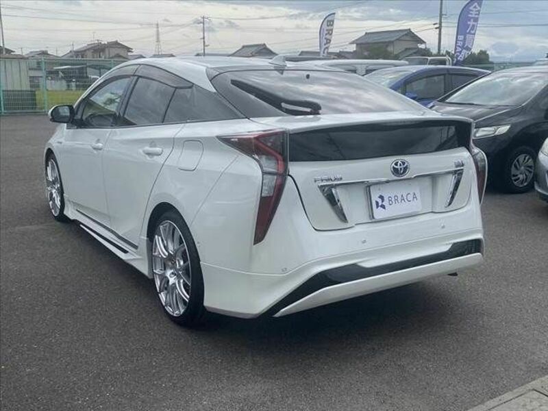 PRIUS-10