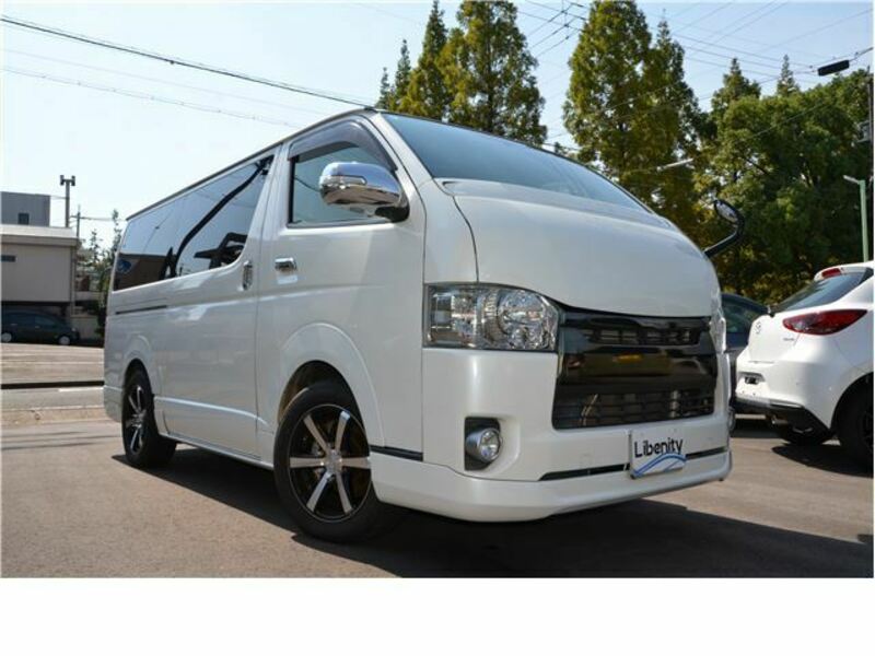 TOYOTA　HIACE