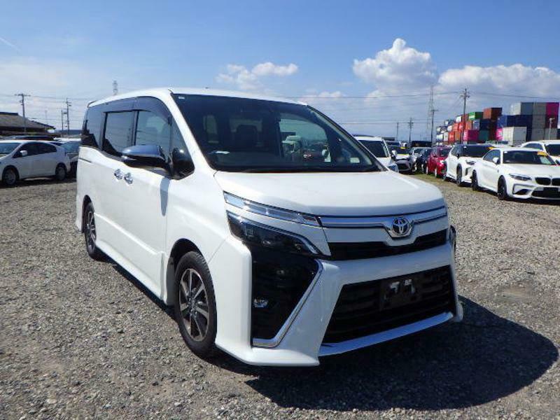 TOYOTA　VOXY