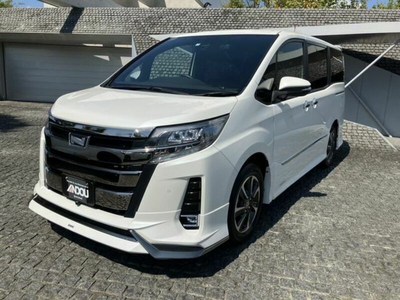 TOYOTA　NOAH