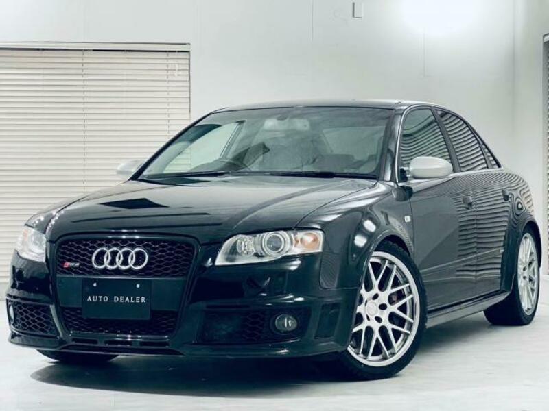 AUDI　RS4